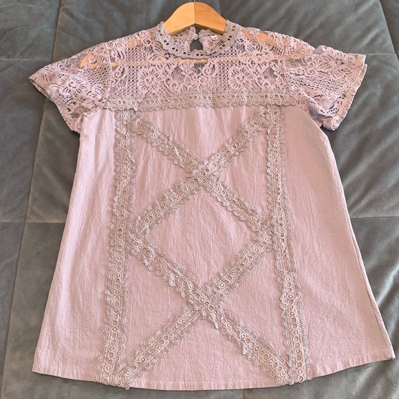 Tops - ❗️Lace Short-sleeved Lavender Top